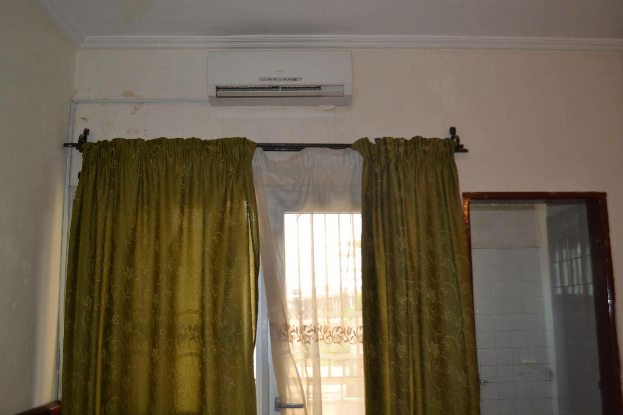 Hotel Le Diplomate Yaounde Bagian luar foto