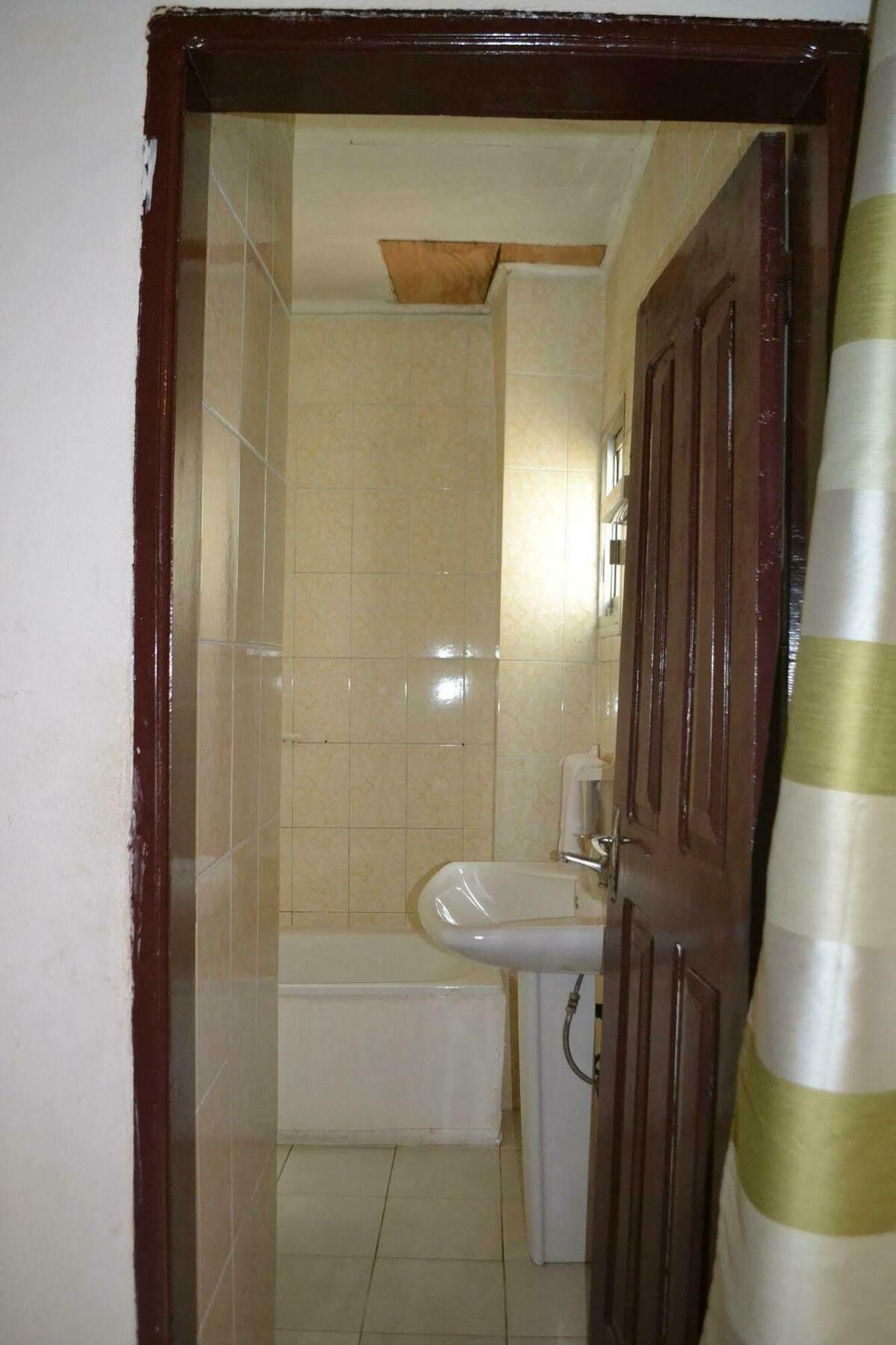 Hotel Le Diplomate Yaounde Bagian luar foto
